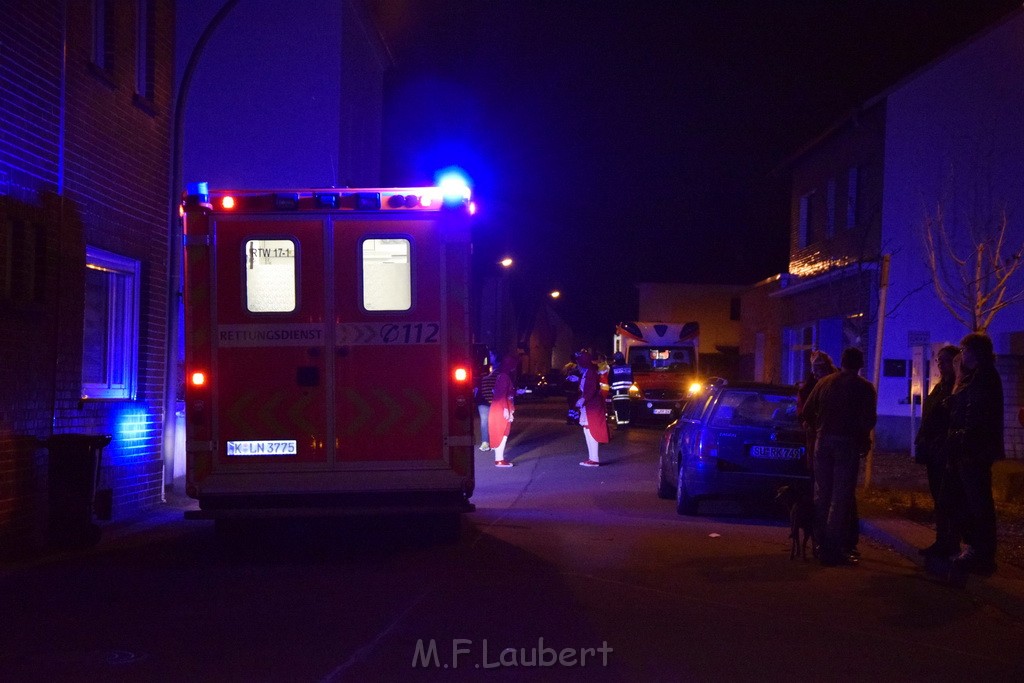 Feuer 2 Koeln Porz Langel Hinter der Kirche P159.JPG - Miklos Laubert